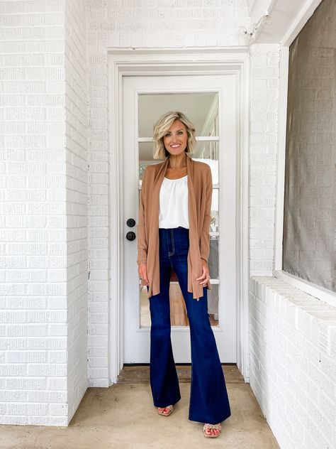 Flares And Cardigan Outfit, Flare Jeans With Cardigan Outfit, Dark Bell Bottom Jeans Outfit, Dark Flare Jeans Outfit Fall, Flare Jeans Outfit Fall Casual, Flare Jeans Business Casual, High Waisted Flare Jeans Outfit Fall, Dark Flared Jeans Outfit, Flare Dress Pants Outfit