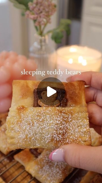 Tabi on Instagram: "🧸 sleeping teddy bears🧸  *makes 6   Ingredients: - 1 sheet puff pastry (thawed) - 6 pieces of chocolate  - 6 teddy graham crackers  - 1 egg + 1 tbsp water (egg wash)  - 1 tbsp powdered sugar for dusting (optional)   Directions: 1. Preheat oven to 400 degree Fahrenheit. 2. Cut puff pastry into 6 equal pieces. 3. Place a block of chocolate on each piece and then top the chocolate with a teddy graham cracker.  4. Fold the bottom of the puff pastry over the chocolate and teddy graham cracker, and seal edges with a fork. 5. Brush the puff pastry with the egg wash.  6. Place on a baking sheet lined with parchment paper and bake for 10-12min or until golden brown. 7. Let puff pastry cool and then dust with some powdered sugar.  #baking #recipe #cutedesserts #dessert #puffpas Teddy Graham Puff Pastry, Golden Grahams, Teddy Grahams, Baking Recipe, Egg Wash, Cute Desserts, Graham Cracker, The Egg, 1 Egg