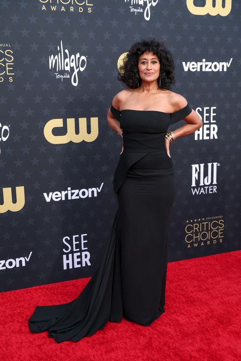 Tracee Ellis Ross at The 29th Critics' Choice Awards held at The Barker Hangar on January 14, 2024 in Santa Monica, California. Fendi Haute Couture, Alex Perry Dress, Charles Melton, Teal Suit, Ayo Edebiri, Ellis Ross, Critics Choice Awards, Jeffrey Wright, Allen White