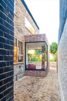 A minimal side extension and a full internal refurbishment see a beautiful palette of varying brick layouts with a huge corner glazing panel. Small House Extensions, Long Narrow Kitchen, House Extension Plans, Side Extension, Van Der Straeten, Room Extensions, Glass Extension, Narrow Kitchen, Corner Window