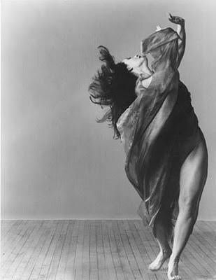 Q Lois Greenfield, Isadora Duncan, Jitterbug, Dance Movement, Photo Vintage, Modern Dance, Dance Art, Contemporary Dance, Lets Dance