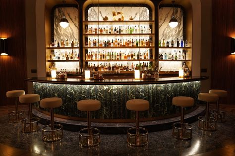 Hotel Bar Design, Back Bar Design, Industrial Style Home, Italian Bar, Classic Hotel, Bar Image, Classic Window, Marble Bar, Art Deco Bar