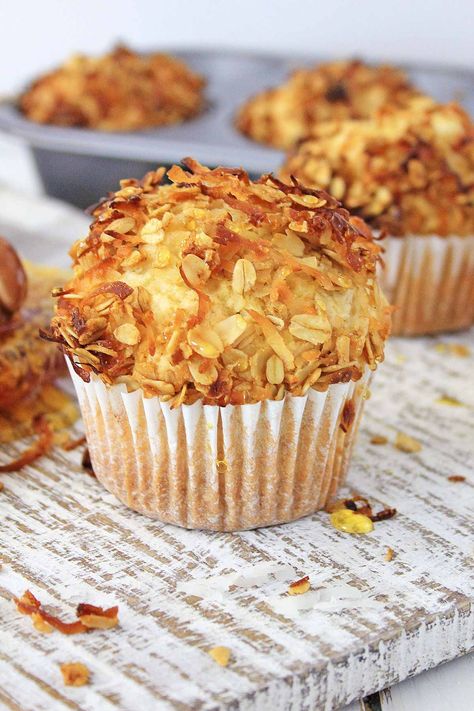 Coconut Muffin Recipes, Raisin Muffins, Coconut Muffins, Moist Muffins, Baked Oatmeal Cups, Simple Muffin Recipe, Savory Muffins, Oatmeal Cups, Muffin Recipe