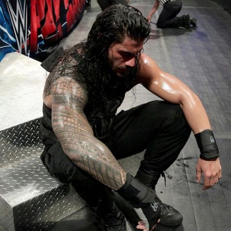 @dodo400raldy oh baby my lover why you sad baby hhhhh??? Roman Reigns Tattoo, Roman Reigns Dean Ambrose, Roman Reigns Family, Roman Reigns Smile, Roman Reigns Wwe Champion, Joe Anoaʻi, World Heavyweight Championship, Wwe Roman Reigns, Wwe World