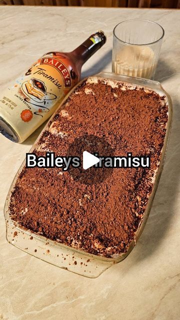 Tiramisu Baileys, Tiramisu Aesthetic, Baileys Tiramisu, Italian Desert, Italian Tiramisu, Chocolate Tiramisu, Boozy Desserts, Tiramisu Recipe, Lady Fingers