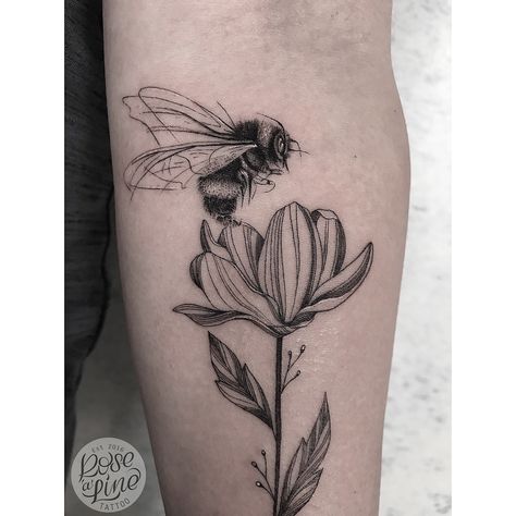 Bees On Flowers Tattoo, Black And White Women Tattoo, Floral Bumblebee Tattoo, Bumblebee And Flower Tattoo, Flowers And Insects Tattoo, Bee On A Flower Tattoo, Garden Tattoos For Women, Bee On Flower Tattoo, Black Bee Tattoo