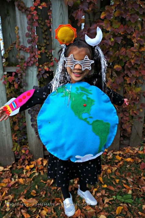 Out of This World Earth (and Beyond!) Costume Astronauts Costume, Earth Costume, Science Costumes, Science Dress, Scientist Costume, Space Costumes, Carnaval Costume, Homemade Costume, Costume Works