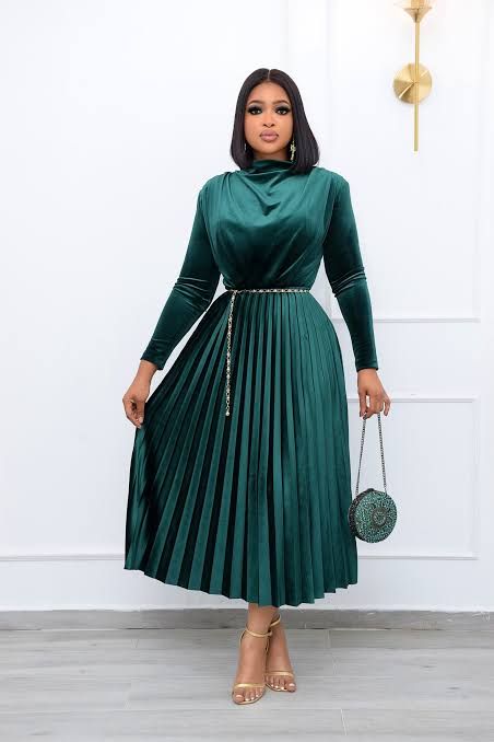 Velvet Dress Hijab, Velvet Traditional Wear For Eid, Velvet Hijab Dresses, Modest Green Velvet Dress, Velvet Green Dress, Velour Dress H&m, Cropped Cable Knit Sweater, Dress Sewing Patterns Free, Dress Designing