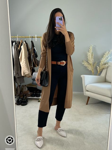 Black Longline Cardigan Outfit, Long Tan Cardigan Outfit Work, Tan Duster Cardigan Outfit, Fall Outfits With Mules, Business Casual With Cardigan, Brown Duster Cardigan Outfit, Fall Cardigan Outfits 2023, Brown Long Cardigan Outfit, Long Tan Cardigan Outfit