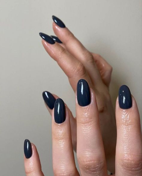 Oval Nails Winter Colors 2023 - 2024 16 Ideas - women-club.online Gel Nails Full Color, Call Almond Nails, Dark Denim Nails, Oval Dark Blue Nails, Dark Blue Gray Nails, Aesthetic Navy Blue Nails, Dark Blue Oval Nails, Navy Blue Nails Aesthetic, Simple Dark Blue Nails