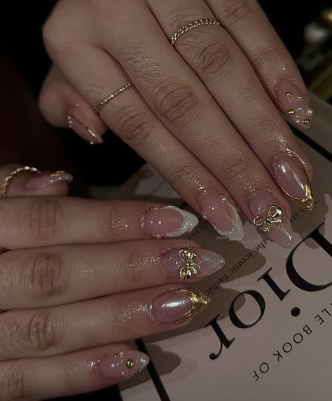 Gold French Nails Design, Gold And French Tip Nails, Simple Nail Designs Gold, French Tip And Gold Nails, Gold And White Almond Nails, Christmas Nails Gold And White, Gold And White French Tip Nails, White And Gold Nails Almond, White French Tip Nails With Gold