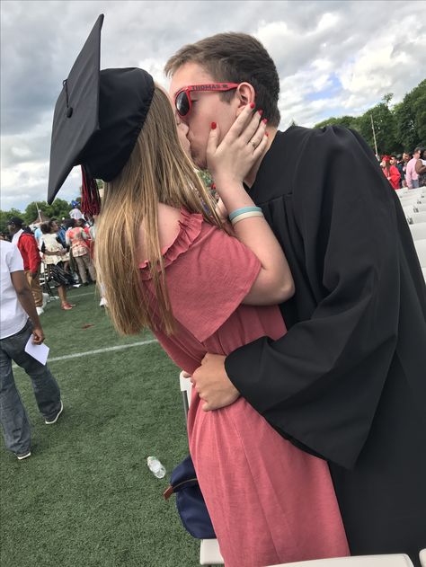 Take a picture like this at your boyfriends graduation! #Goals Boyfriends Graduation, Couple Graduation Pictures College, Graduation Pictures With Boyfriend, Outfit Ideas Graduation, Couple Graduation Pictures, Graduation Pictures College, Graduation Goals, Boyfriend Graduation, Graduation Pictures High School