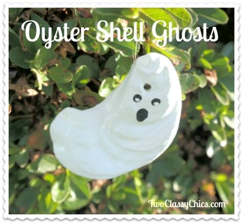 Halloween Craft Project: Painted Oyster Shell Ghosts Oyster Shell Crafts, Halloween Craft Projects, Seashell Projects, Ghosts Halloween, Ghost Diy, Shell Decorations, Seashell Painting, Paint Black, Shell Crafts Diy