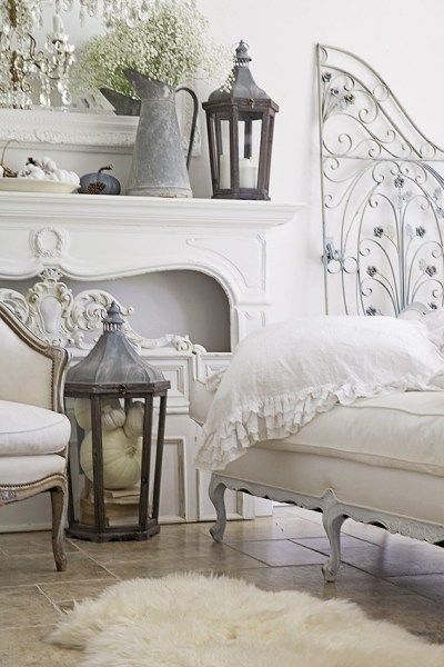 Shabby Chic Francese, Camera Shabby Chic, Decoration Shabby, Cottage Shabby Chic, French Country Bedrooms, Shabby Chic Dresser, Shabby Chic Bedroom, Shabby Chic Bedrooms, Chic Bedroom