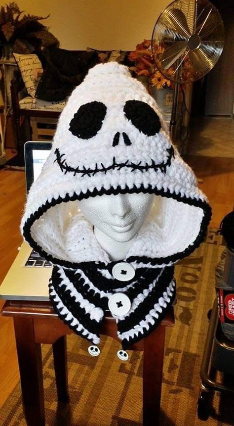 Crochet Halloween Costume, Crochet Skull Patterns, Crochet Skull, Halloween Crochet Patterns, Crochet Design Pattern, Crochet Fashion Patterns, Fun Crochet, Fun Crochet Projects, Halloween Crochet