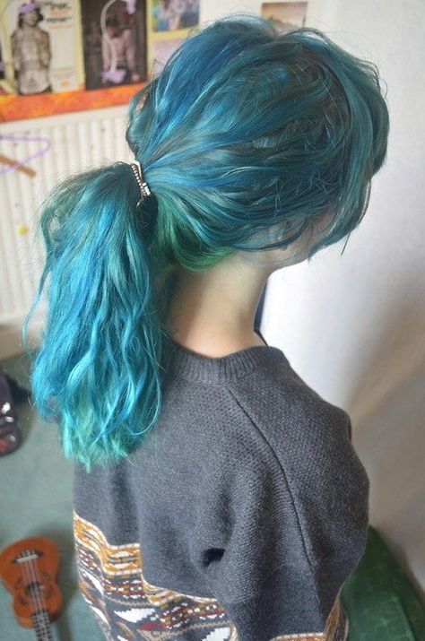 Girls With Blue Hair Directions Hair Dye, Semi Permanent Hair Dye, Teal Hair, Permanent Hair Dye, Dye My Hair, Hair Dye Colors, Hair Color Dark, Cut My Hair, Hair Inspo Color