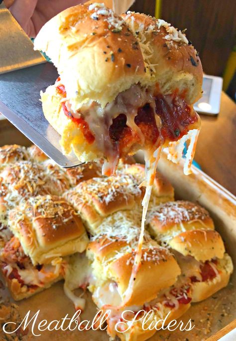 Sunday Night Football Dinner, Sliders Appetizers, Easiest Dinner Recipes, Meatball Sliders Recipes, Meatball Sandwich Recipes, Easiest Dinner, Ham And Cheese Sliders, Meatball Sliders, Slider Sandwiches