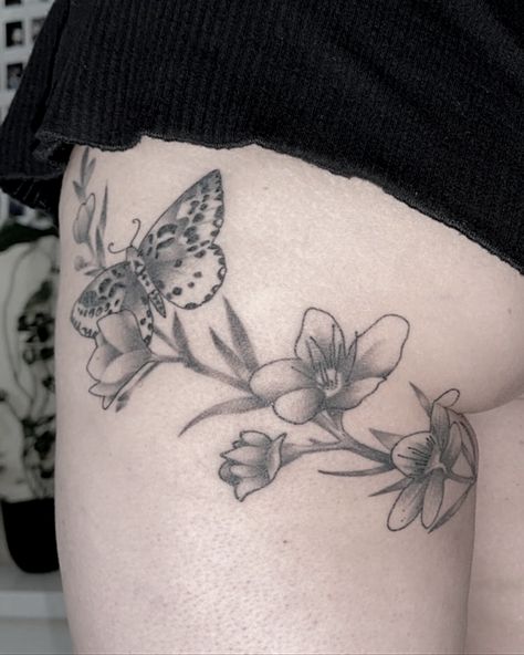 Wraparound floral tattoo featuring flowers and a butterfly wrapping around the upper thigh and under the glute. #tattoo #tattooideas #tattootips #tattooinspiration #floraltattoo #naturetattoo #animaltattoo #australia Flower Tattoo Upper Thigh, Under Thigh Tattoo, Glute Tattoo, Thigh Wrap Around Tattoo, Upper Thigh Tattoo, Butterfly Thigh Tattoo, Upper Thigh Tattoos, Tattoos 2024, Wrap Around Tattoo