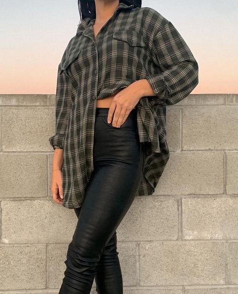 Corset And Flannel Outfit, Leather Pants And Flannel Outfit, Cute Flannel Outfits, Capsule Style, Flannel Outfit, Flannel Outfits, Plaid Flannel, Dream Wardrobe, Black Pants