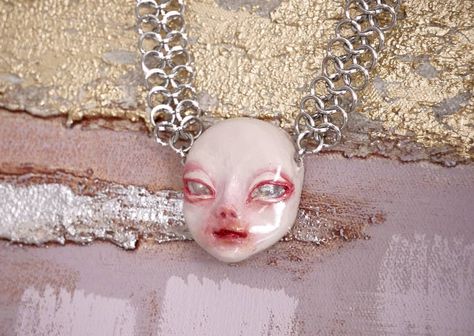 Doll Head Necklace, Creepy Person, Pretty Objects, Fancy Stuff, Found Object Jewelry, Shabby Chick, Pretty Jewelry Necklaces, Face Jewellery, Face Necklace