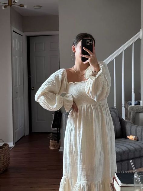 Chruch Outfits, Bridal Dress Ideas, Summer Modest Dresses, Linen Dress Outfit, Flowy Outfits, Modest Fashion Fall, Long Sleeve Outfit, White Flowy Dress, White Linen Dress