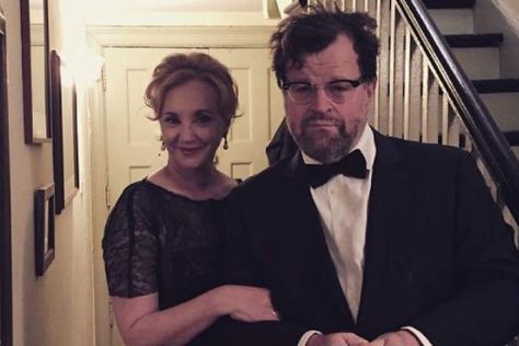 Look at Manchester by the Sea director Kenneth Lonergan's net worth, family, and career. Did you know he shares a daughter with his wife, J. Smith-Cameron? J Smith Cameron, Kenneth Lonergan, Manchester By The Sea, Howard End, Laura Linney, J Smith, Do You Miss Me, Hollywood Couples, And Peggy