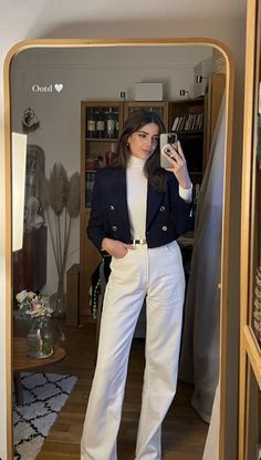 Old Money Looks Winter, Modern Princess Aesthetic Outfit Casual, Elegant Mirror Selfie, Classy Modern Outfits, Winter Outfits 2024, Outfit Ideas Winter, White Pants Outfit, Winter Outfit Ideas, Professional Outfits Women