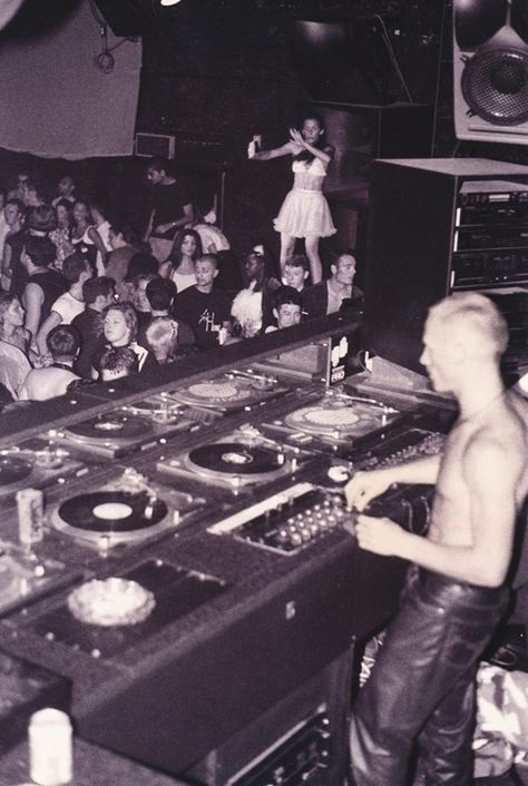 Ministry’s founder Justin Berkman DJing in 1991 90s House Music, Galactik Football, Rave Aesthetic, Ministry Of Sound, Elephant And Castle, 90s Rave, Now Quotes, Acid House, Dj Booth