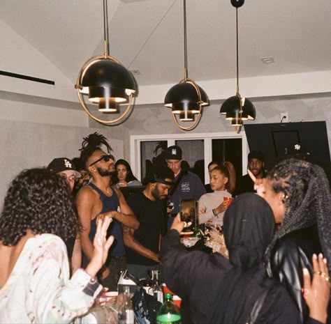 Family Reunion Aesthetic Black, Friends On Couch Aesthetic, Making Friends Aesthetic Black, Event Aesthetic People, Kickback Party Aesthetic, Black Family Gathering Aesthetic, Black People Party Aesthetic, Black House Party, Friends Having Fun Aesthetic