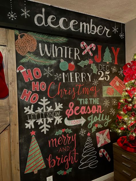 Christmas Chalk Wall Art, Christmas Chalk Wall Ideas, Gingerbread Chalkboard Ideas, Chalk Christmas Art, December Chalkboard Calendar, Christmas Chalkboard Art Easy, Chalkboard Christmas Ideas, Christmas Blackboard Ideas, Christmas Board Ideas