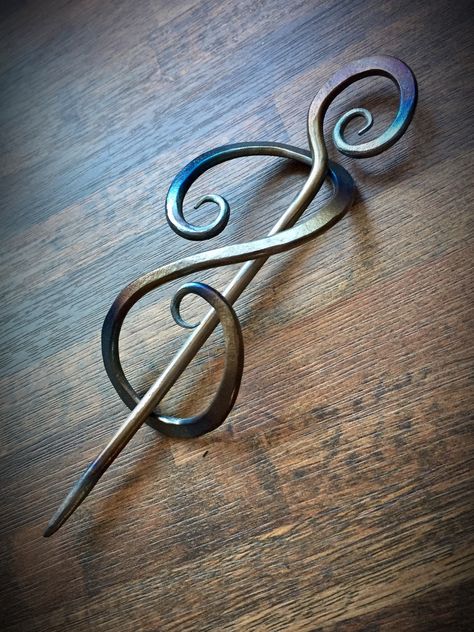 Blacksmith Hair Pin, Forged Hair Pin, Wire Jewelery, Iron Jewelry, Blacksmith Projects, Wire Jewelry Designs, Make Hair, Forging Metal, Diy Wire Jewelry