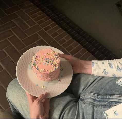 Mess It Up Cake, Gracie Abrams Core, Up Cake, Dream Cake, Gracie Abrams, Face Reveal, Cute Cakes, My Vibe, Favorite Person