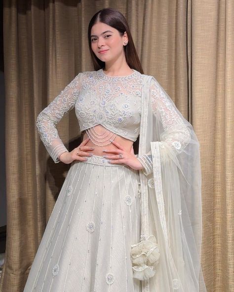 Off White Lehenga Designs, Lakhnavi Blouse Design, White Lehenga Simple, Off White Lehenga Combination, Stylish Lehenga Designs, Shilpa Choudhary, Trendy Lehenga Designs, Lehenga Simple, Orange Night