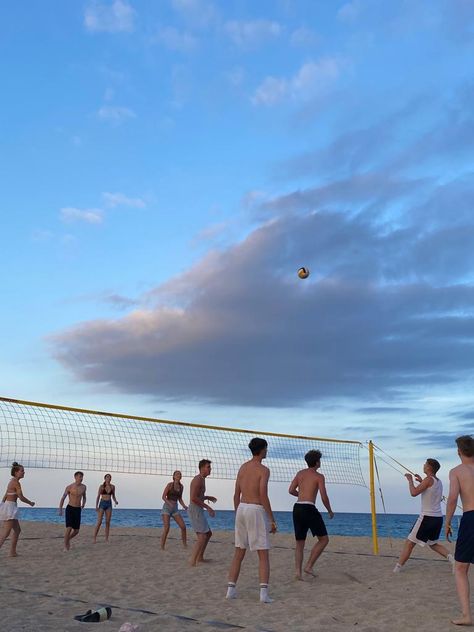 Beach Volley Aesthetic, Beach Aesthetic Friends, Volleyball Beach, Beach Volley, Love Or Hate, Summer Plans, Summer Goals, Summer Sports, Beach Volleyball