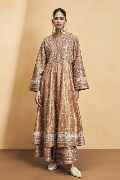 Rewild – Fashion For Good Tissue Outfit Indian, Heavy Sharara Suits For Wedding, Sharara Set Indian Weddings, Karishma Kapoor Outfits, Casual Pakistani Outfits, Indian Formals, Farewell Saree, Latest Bridal Lehenga Designs, Karishma Kapoor