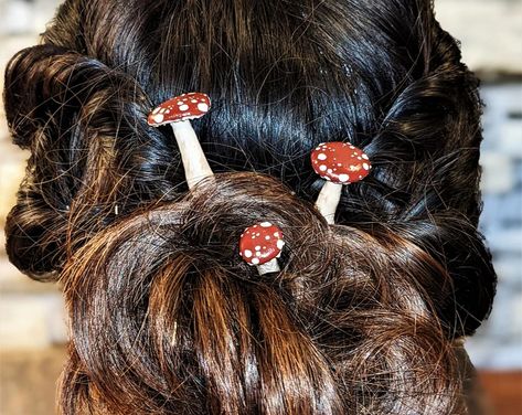 ByHalflingsLeaf - Etsy Greeley Colorado, Amanita Mushroom, Mushroom Hair, People Clothes, Walking In Nature, Hair Barrettes, Hair Comb, Barrettes, Thick Hair Styles