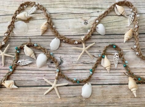 18 Coastal Garland Ideas & Nautical Garlands Coastal Christmas Stockings, Beach Garland, Coastal Christmas Wreath, Seashell Garland, Shell Garland, Beach Christmas Decorations, Driftwood Wreath, Beach Christmas Ornaments, Seashell Wedding