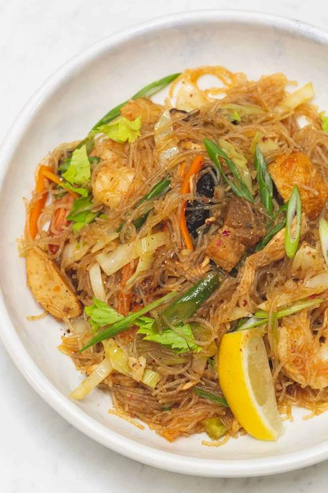 Pancit Bihon Recipe - Recipes by Nora Bihon Guisado, Bihon Recipe, Filipino Rice, Pancit Bihon, Pancit Recipe, Fried Udon, Make Chicken Broth, Rolled Sandwiches, Noodles Recipes