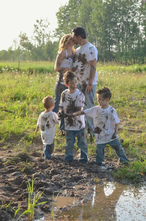 mud photos Muddy Family Photoshoot, Mud Photoshoot, Recreate Pics, Muddy Dog, Moto Mom, Farm Lifestyle, Future Photos, Couple Picture, Maternity Pics