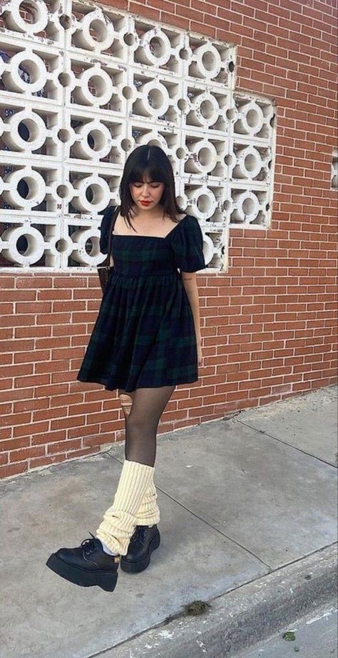 Dress Snd Sneakers Outfits, Vintage Fashion 50s, Estilo Indie, Causual Outfits, First Second, Swaggy Outfits, Curvy Outfits, Look Cool, Cute Casual Outfits