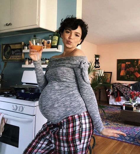 Bekah Martinez, Really Short Hair, Bald Hair, Pregnancy Looks, Cold Pressed Juice, Pixie Styles, Athletic Hairstyles, Short Pixie Cut, Short Hair Styles Pixie