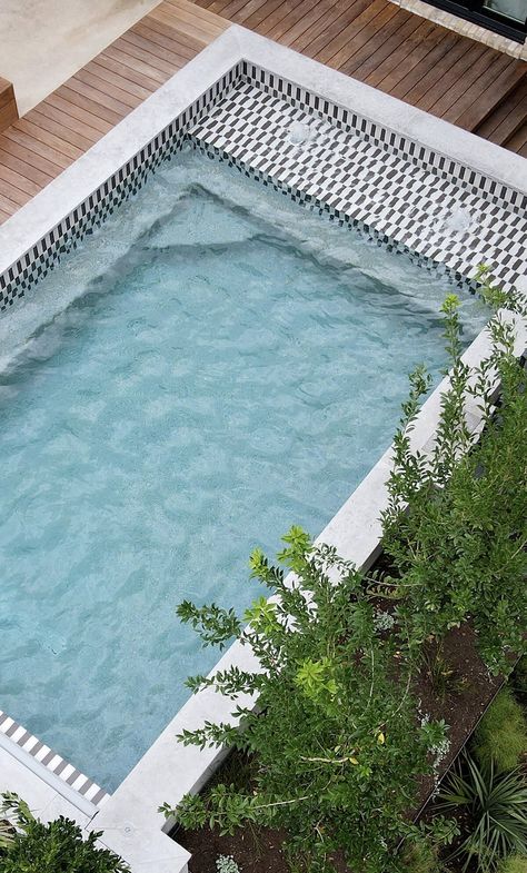 Pool Fountain, Fireclay Tile, Modern Pools, Casa Exterior, Backyard Pool Designs, Small Pool, Pool Tile, Tile Ideas, Pool Deck