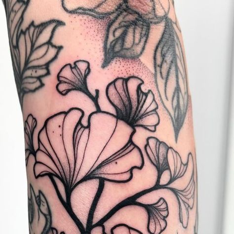 Tattoo Artist on Instagram: "Freehand ginkgo tree branch✨  More freehand tattoos anybody?   #freehandtattoo #lineworktattoo #boldtattoos #blackinktattoo #blackworktattoo" Gingko Leaves Tattoo, Ginkgo Leaf Tattoo, Ginkgo Tattoo, Deco Tattoo, Ginko Leaves, Art Deco Tattoo, Free Hand Tattoo, Ginkgo Tree, Thigh Piece