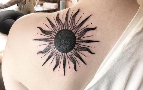 Sun Tattoo Meaning, Simple Sun Tattoo, Tattoo Sonne, Small Wave Tattoo, Sunshine Tattoo, Best Neck Tattoos, Sun Tattoo Designs, Back Of Shoulder Tattoo, Tattoo For Son