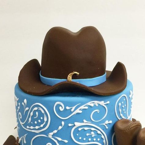 Maria Paola 💛💙❤️🇻🇪 on Instagram: "Cowboy Cake 💙💙💙 #cowboy #cowboycake #instabake #instacake #instalike #amazing #amazingcakes #awesome #awesomecakes #miami #miamicakes #miamibaker #custom #custommade #customcakes #cakes #fondant #fondantcakes #cakesmiami" Birthday Day Cake, Cowboy Boot Cake, 19 Bday, Cowboy Cake, Cowboy Cakes, Cakes Fondant, Cowboy Baby Shower, Baby Shower Treats, Birthday Cakes For Men