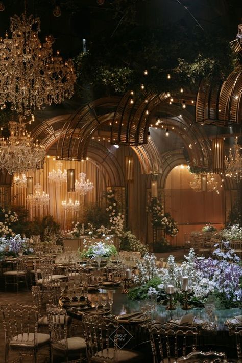 Rustic Wedding decorations on a budget that looks so elegant - Hike n Dip Wedding Venues Expensive, Luxury Fairytale Wedding, Indian Fairytale Wedding, Debut Venue Design Elegant, Desi Wedding Venue Ideas, Wedding Venues Decorations, Rustic Wedding Theme Decor, Wedding Venue Asthetic, Flower Wedding Venues