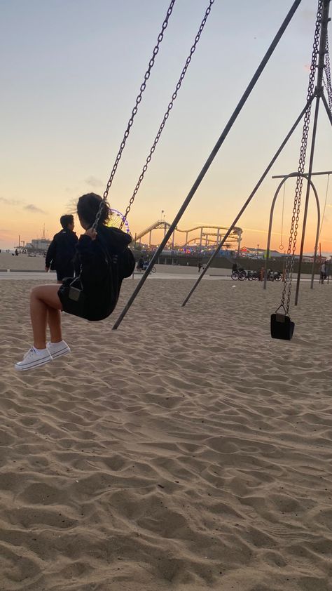 Aesthetic sunset view sand beach swings Santa Monica Pier Cali life Santa Monica College Aesthetic, Beach Pier Aesthetic, Santa Monica Pier Aesthetic, Santa Monica Pier Photoshoot, Santa Monica Aesthetic, Beach Swings, Monica Aesthetic, Nyc Photo Ideas, Santa Monica College