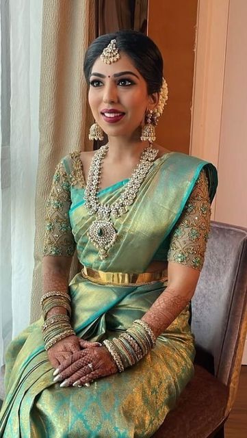 Yellow South Indian Saree, Shiffon Sarees Party Wear Blouse Designs, Pastel Green Blouse Designs, Pastel Green Pattu Saree, Green Saree Engagement Look, Gold Colour Saree Contrast Blouse, Reception Saree Blouse Designs, Bride Saree South Indian, Pastel Saree Wedding