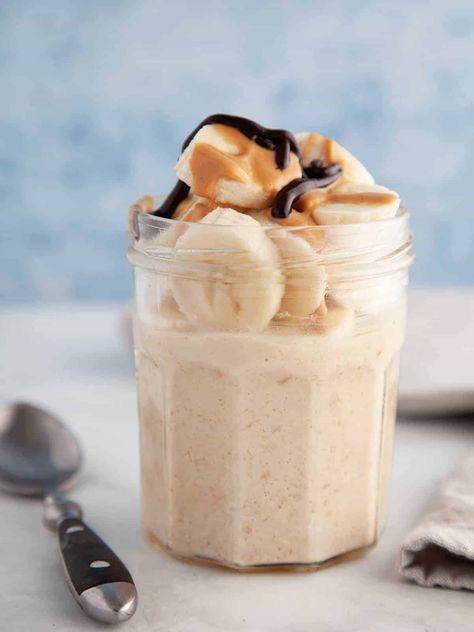 Peanut Butter & Banana Overnight Oats | Weight Watchers | Pointed Kitchen Overnight Oats Weight Watchers, Peanut Butter Banana Overnight Oats, Overnight Oats Recipe Easy, Sugar Free Chocolate Syrup, Overnight Oats With Yogurt, Weight Watchers Program, Oat Recipes Healthy, Easy Overnight Oats, Recipe Builder