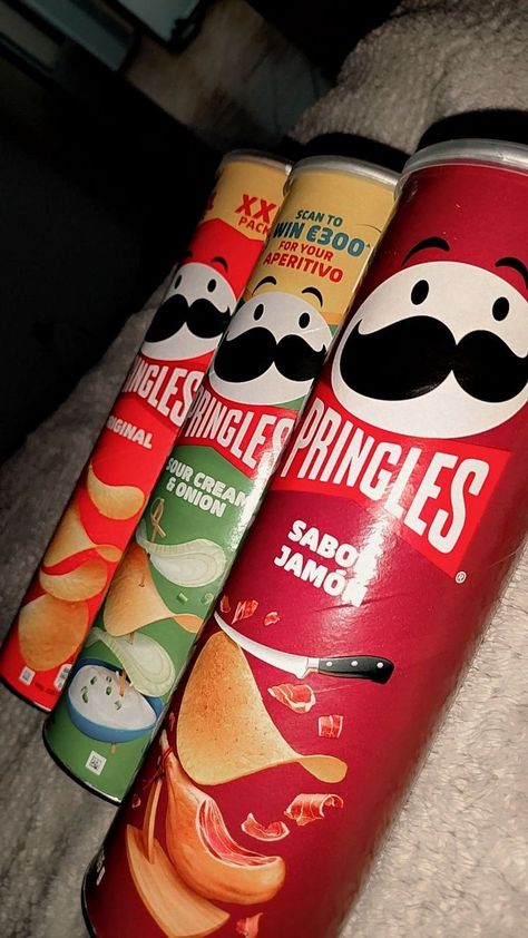 Pringles Aesthetic, Night Room Snap, Night Food Snap, Chips Snap, Junk Food Snacks Aesthetic, Chocolate Lovers Quotes, Pringles Chips, Moon And Star Quotes, Delicious Food Image